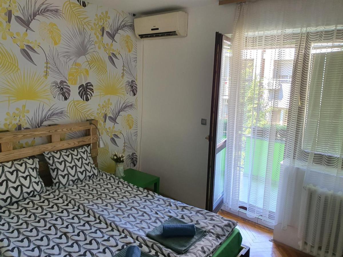 Apartman Yellow House Apartment Novi Sad Exterior foto