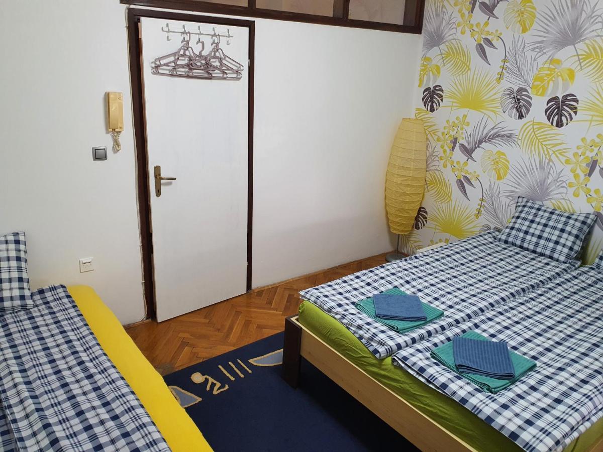 Apartman Yellow House Apartment Novi Sad Exterior foto